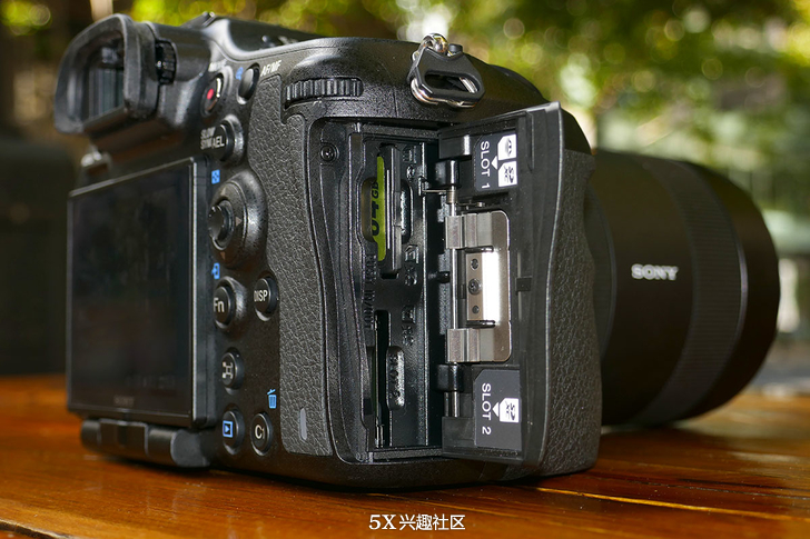 索尼a99与a99ii对比,索尼a99ii如今怎样