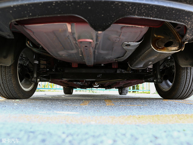 悦翔v71.0t和1.6l对比,悦翔v715款1.6l自动乐享怎么样