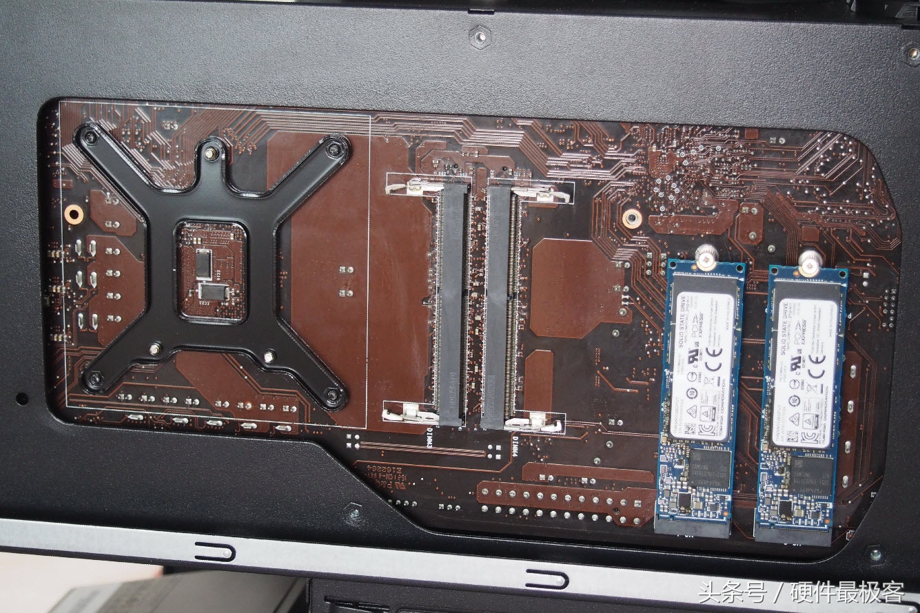 它确实是个大块头，玩游戏用它错不了！