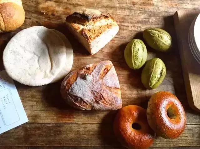 她了解关于东京的一切，并且想要告诉你