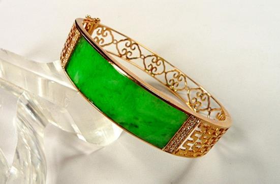 金镶玉的金子掉色是怎么回事,金镶玉戴久了掉色怎么恢复