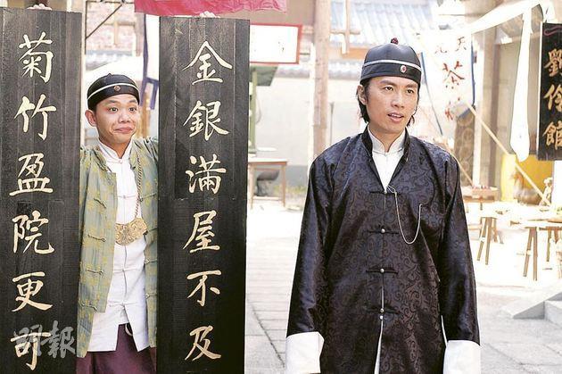 周星驰为什么没有提携万梓良,周星驰提携新人被吐槽