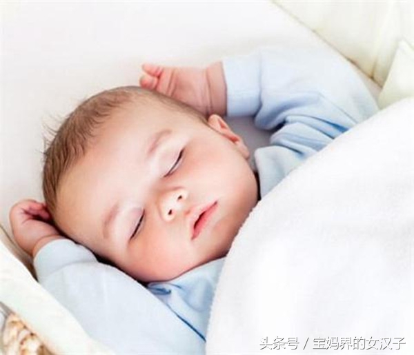 宝宝睡觉不安稳手脚乱动视频,宝宝睡觉不踏实手脚乱动怎么办