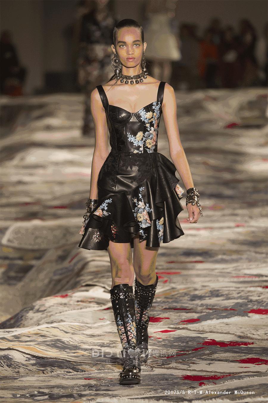 时装周盛世美颜观众,mcqueen24年秋冬走秀解析