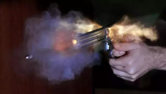 战术美学|《疾速追杀》的“枪械世界”