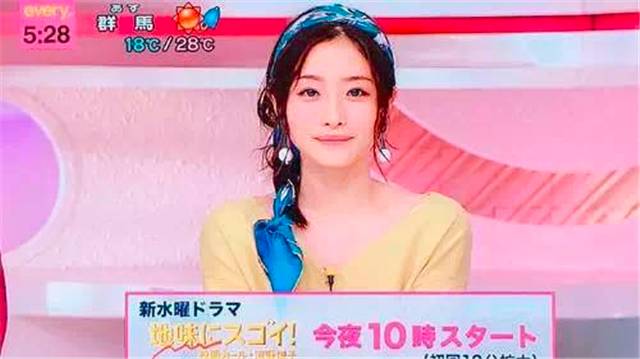 石原里美明星同款丝巾系法,石原里美用丝巾扎头发