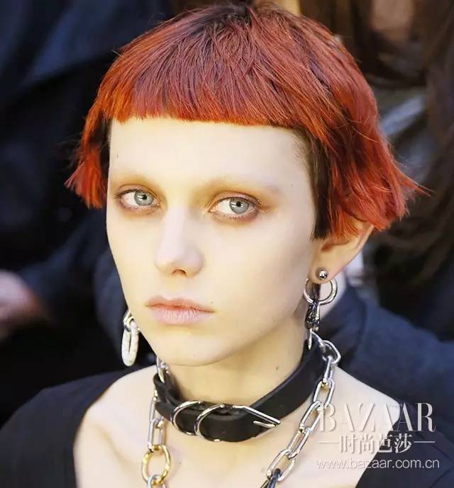 choker适合什么发型,搭配choker的发型
