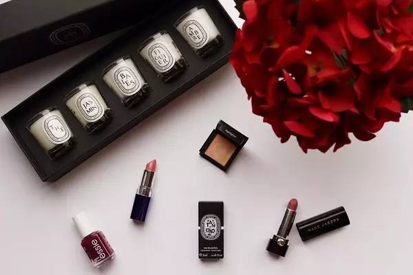 确认,香港不再是买买买的天堂...