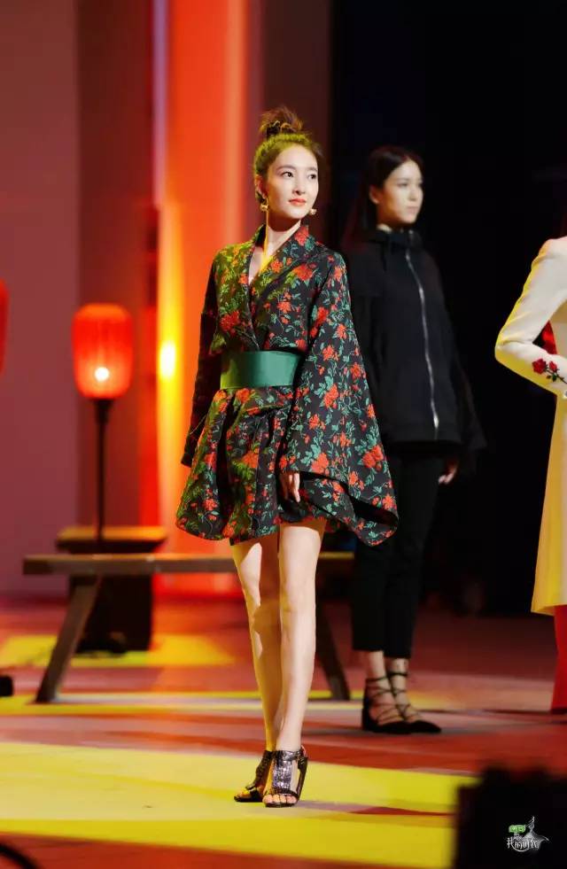 璺熺潃濂崇璺宠垶,鏋楀織鐜叉皯鍥介