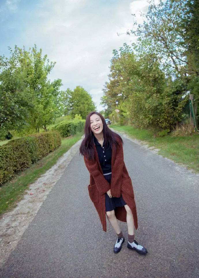 倪妮菱格棉服穿搭,杨幂倪妮新中式穿搭