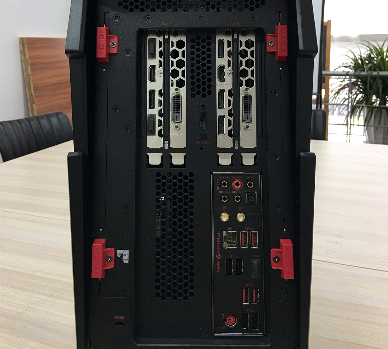 高颜值机皇,微星整机「宙斯盾-钛」评测