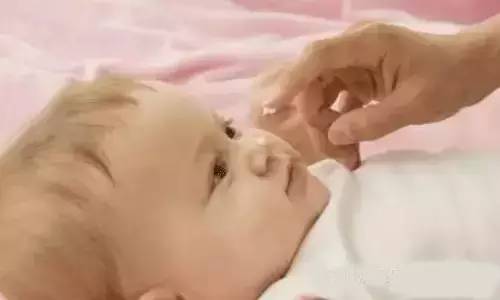 宝宝湿疹是因为上火引起的吗,秋天干燥宝宝湿疹