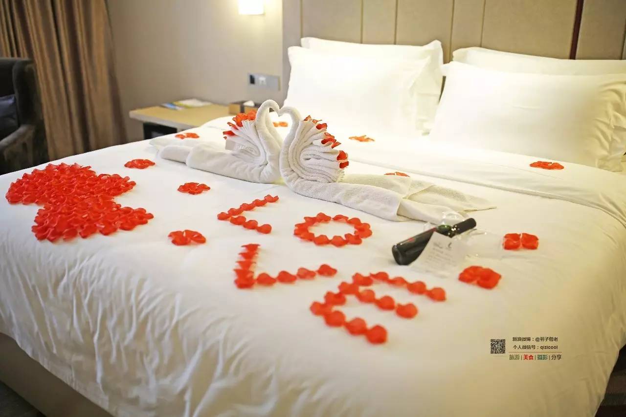 这一家酒店有门童，叫“白手套”。