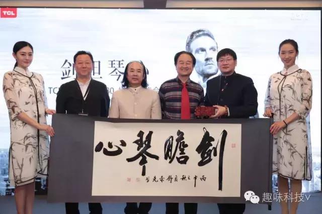 既懂商务又有颜值，还不快到碗里来？