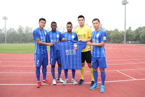 努比亚粉丝真有福！四周年庆典去探营苏宁球队