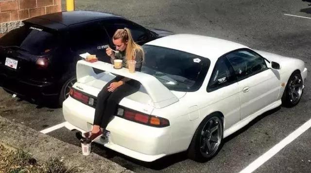 我们不踢球,我们是足球的搬运工