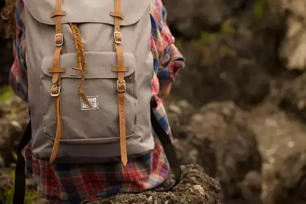 逛大街不想撞包？试试这些小众又时髦的双肩包！