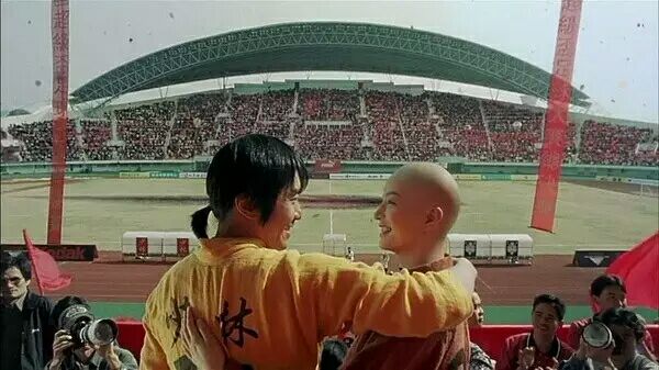 周星驰与吴孟达少林足球唱歌片段,少林足球周星驰吴孟达找陈国坤