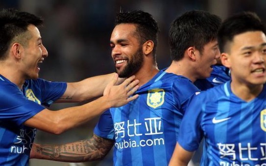 努比亚粉丝真有福！四周年庆典去探营苏宁球队