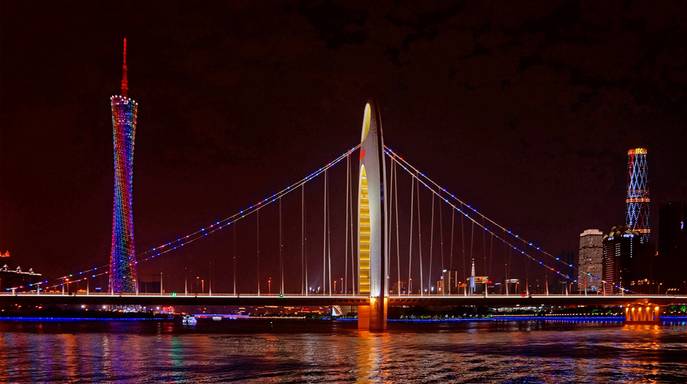 这一家酒店有门童，叫“白手套”。