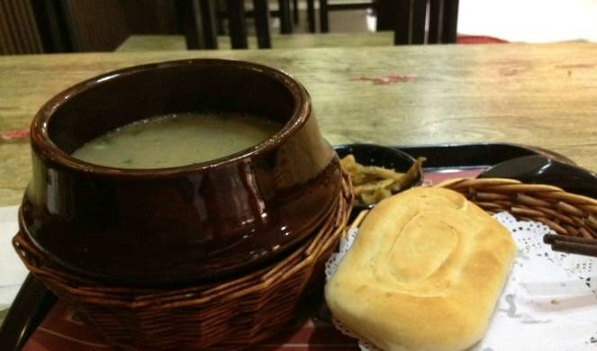 临沂又冷了，老板，来碗羊汤给本宫暖暖身