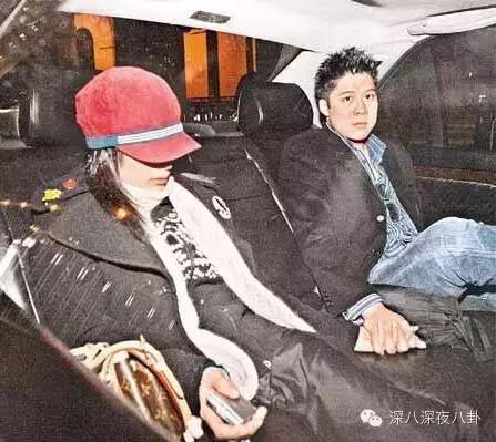 坐拥百亿身家,路边买20元童装,这对豪门夫妇最让人心旷神怡