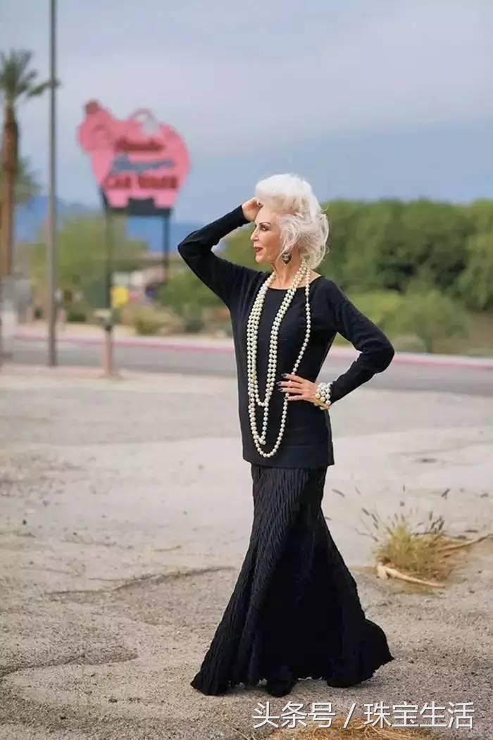 请不要用玻尿酸陪伴你年老的岁月，要用就用珠宝！