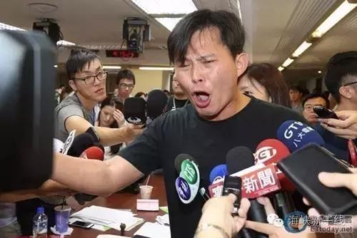 *进党民**的“野蛮游戏”，让昔日“战友”黄国昌哭红了脸