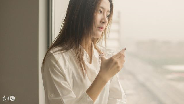 小说：异能少年出城猎杀魔物，美女师姐心疼，化身保镖誓死守护他