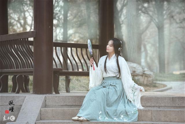 小说：遇到前任，她借口上厕所开溜，二婶却成心让她难堪大声叫她