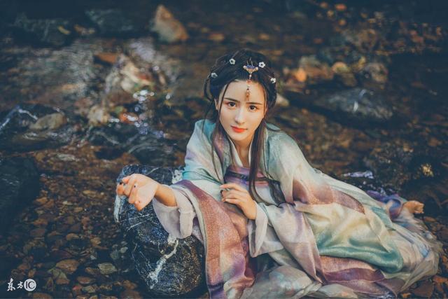 小说：大庭广众下，他被扒裤子露出屁股蛋子，多少有点难为情