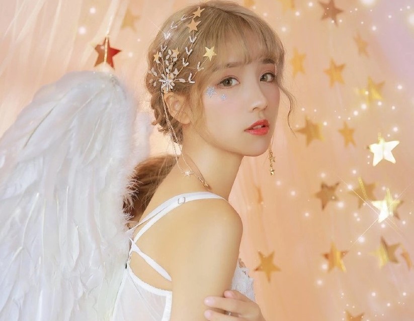 灏忎紮涓婂绌挎牎鏈嶈鍚屽绗戣瘽,灏忎紮绌挎牎鏈嶈鍚屽绗戣瘽