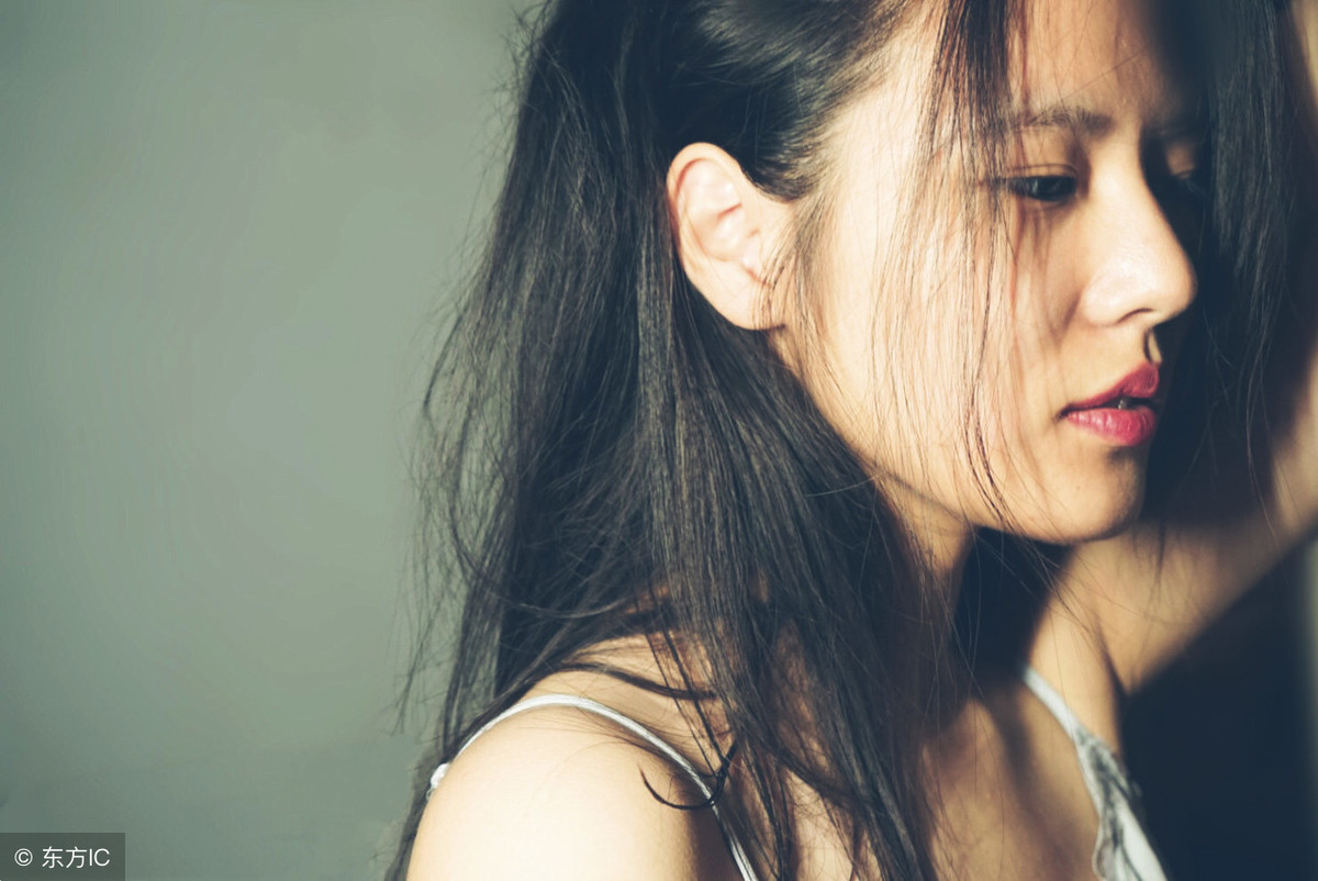 小说：前世他狂舔校花，导致卧病在床一无所有，重生，不再搭理她