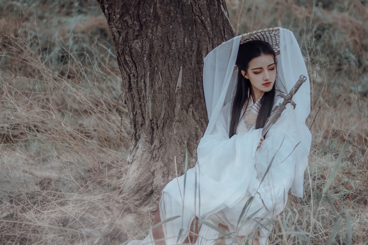 小说：本想凑钱请仙除妖，不料自己却没有仙根，想见个面都难