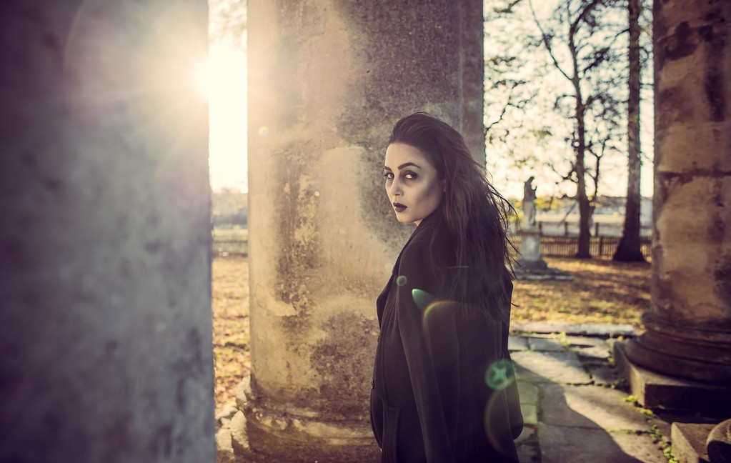 小说：他身上背负血咒，雪青莲没有办法，只能寻找摄魂印的下落