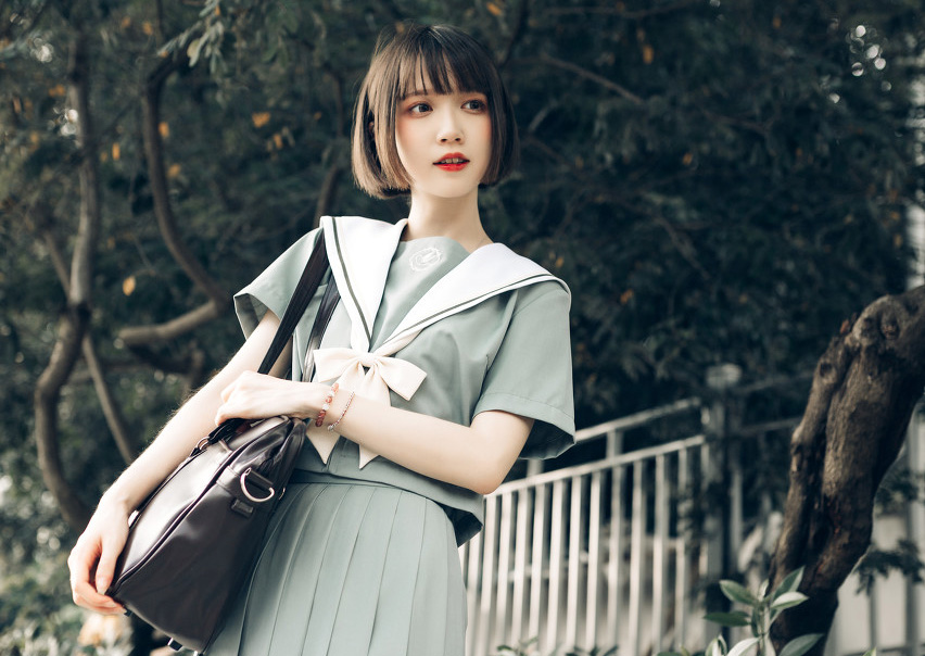 小说：情敌约美女吃饭，菜单全是法文，情敌开始发难：吃点什么？