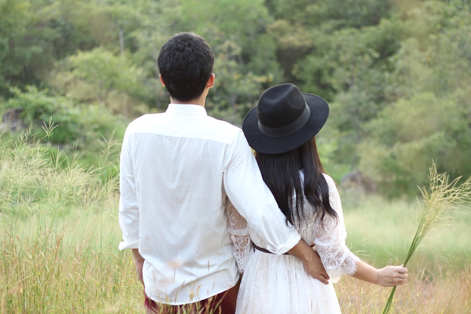 小说：弟弟为了五十块钱，撺掇姐姐和姐夫离婚，这下把姐姐坑惨了