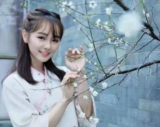 小说：战王不喜美女，却对丑丫头感兴趣，追着她约会，仆人傻眼