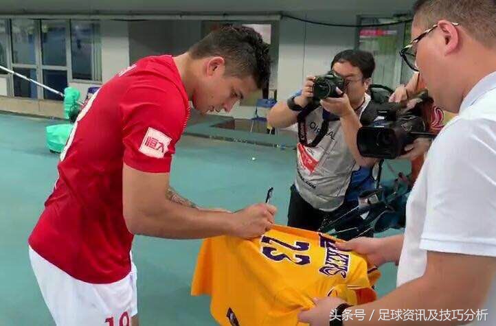 用湖人球衣要埃尔克森的签名?国内球迷文化堪忧!