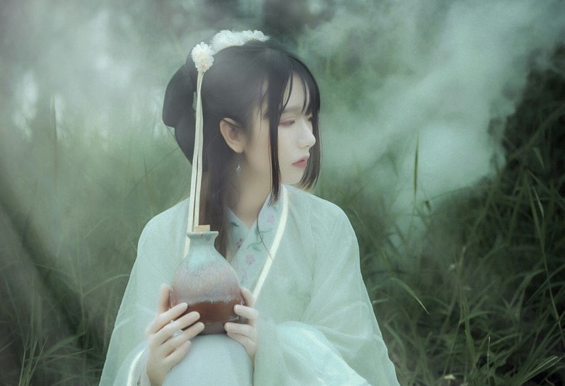 小说：原主在这人人排挤，今日重生的她，要为原主立威