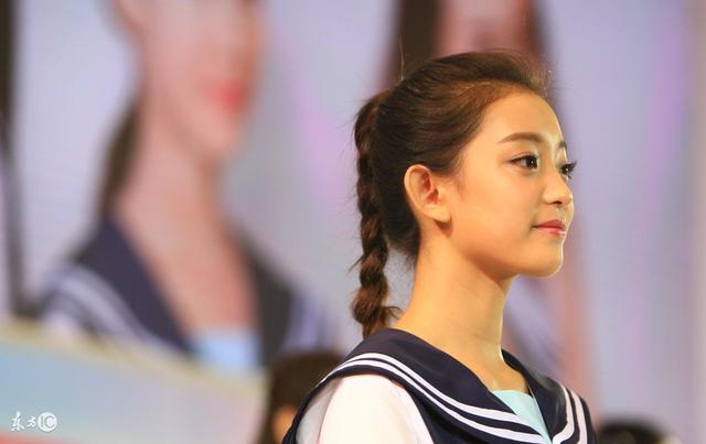 小说：接非法交易举报查房，屋内只有抱床单男子，察觉举报者古怪