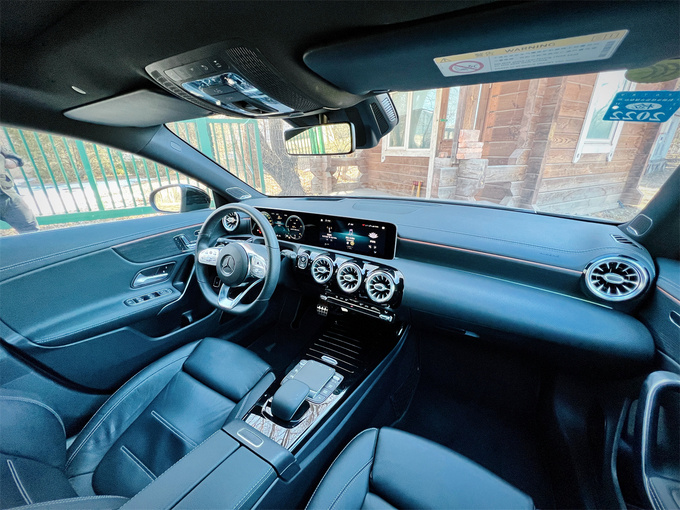 《豪华180》评测奔驰CLA猎跑车40万的小众车如何诠释豪华？