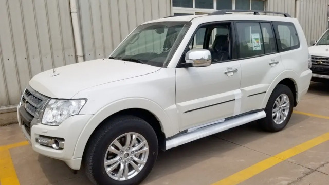 30万内可买到哪年二手的帕杰罗,30万的帕杰罗三门