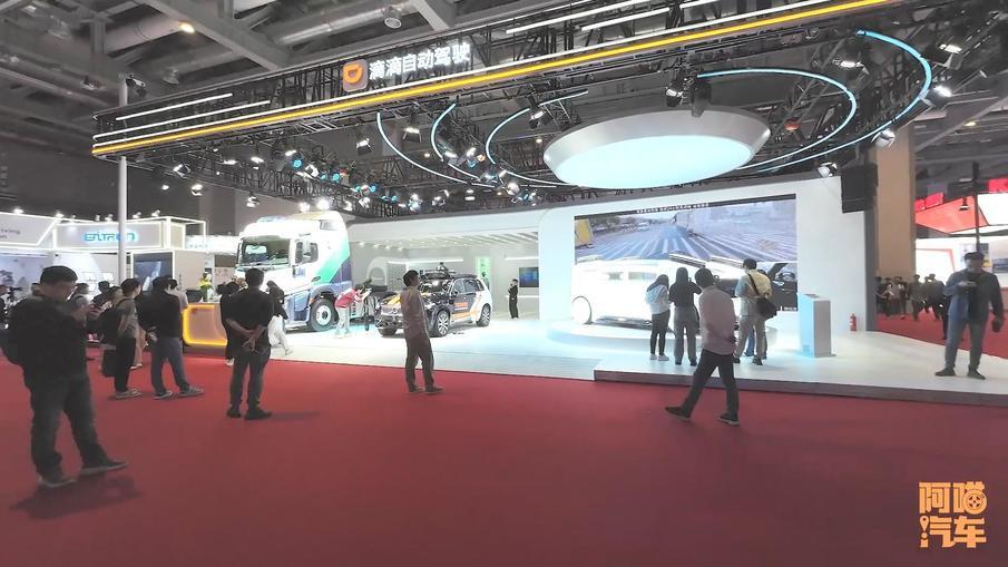 那些开车谋生的朋友可以考虑转行了，喵哥逛完上海车展，我替你急