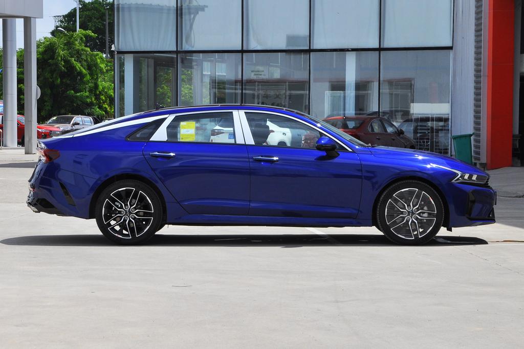 起亚k5混合动力版试驾视频,全新起亚k5的盛世美颜你get到了吗