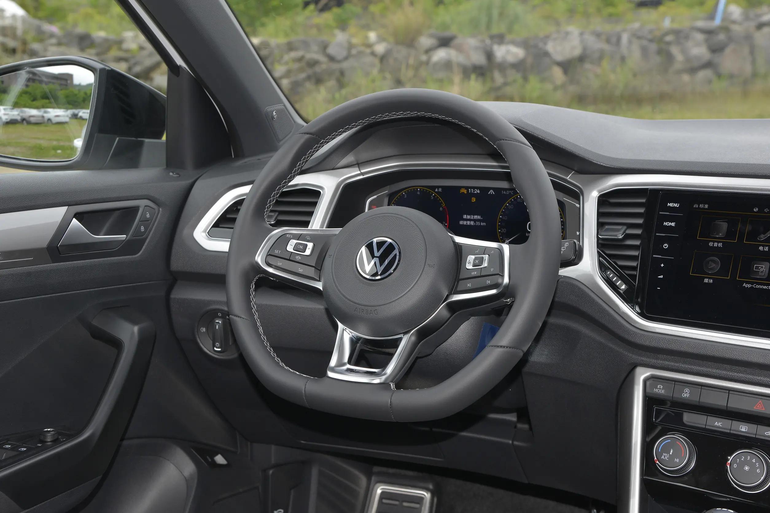 t-roc探歌2020款280tsidsg两驱r-linepro,新款大众T-ROC探歌