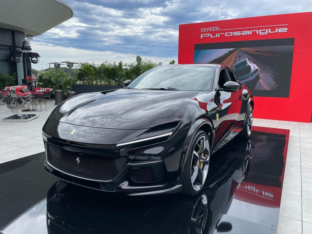 法拉利purosangue钛灰色,法拉利purosangue黑顶