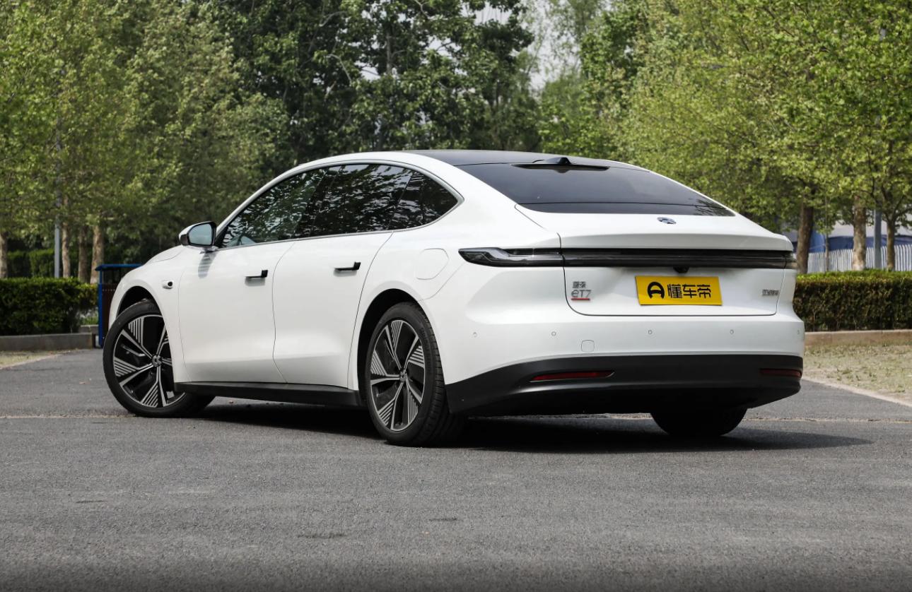 岚图追光与蔚来et7怎么选择,岚图追光vs蔚来et5旅行版