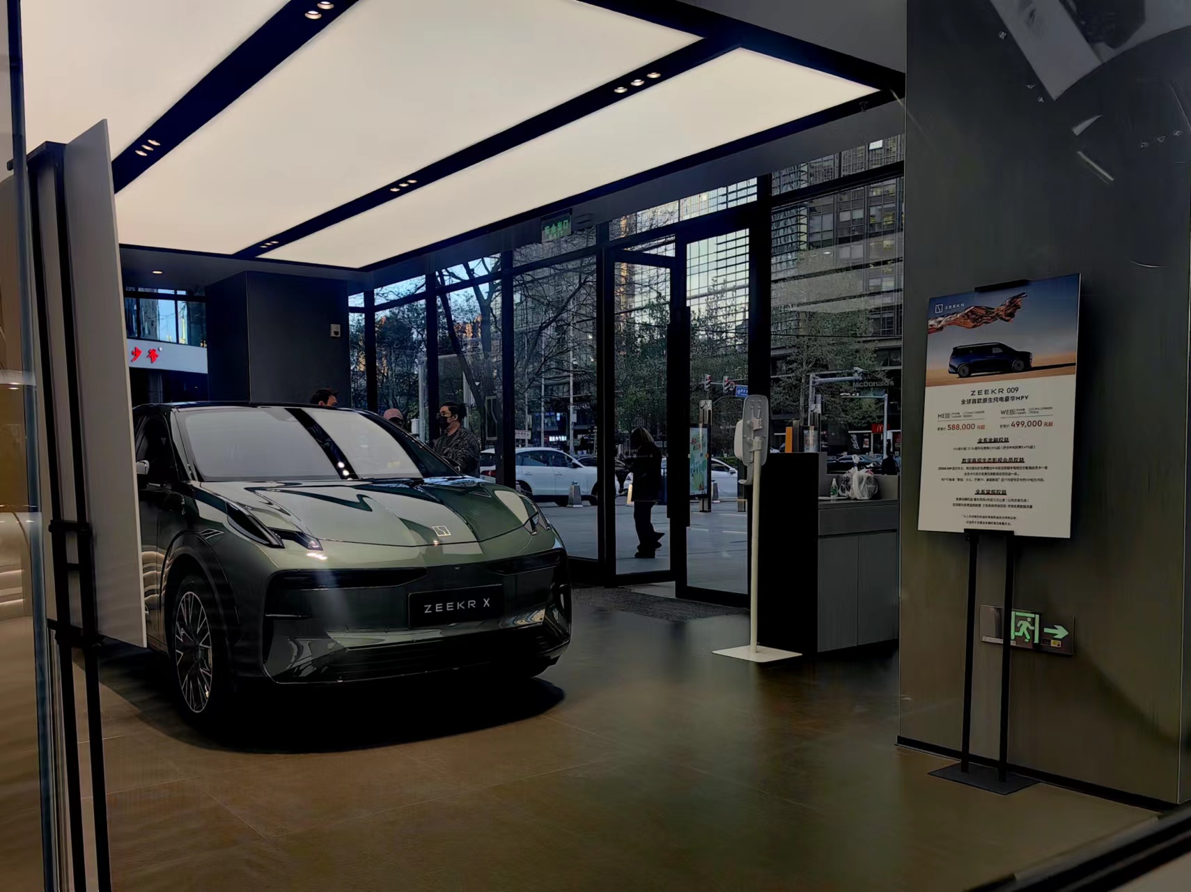 18.98万不是内卷，是极氪攻入BBA腹地的决心