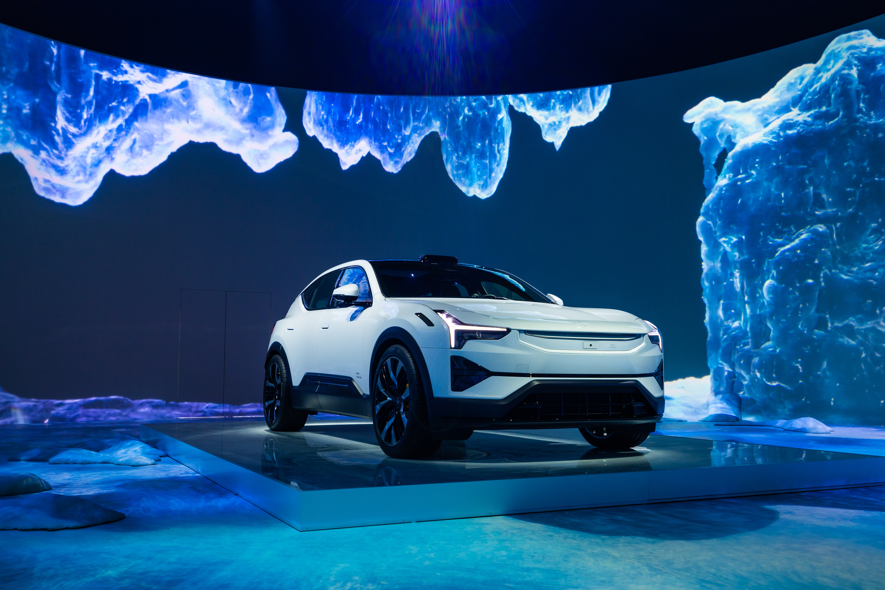 极星“自然星生”可持续艺术展在上海举办极星3中国首次亮相